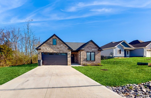 Tellico Village home with pools, tennis courts, grill, firepit, AC