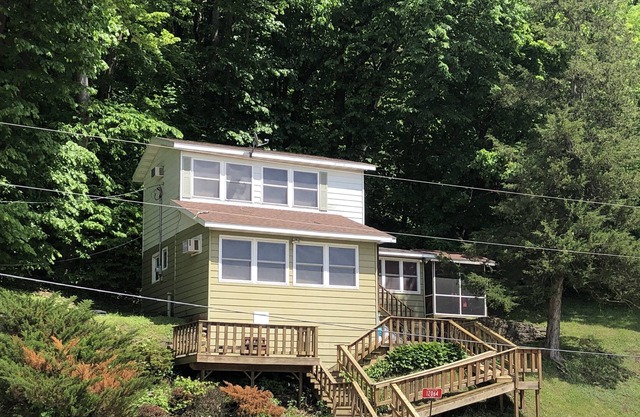 Terrasse Tëmike: Bienvenue! (Cabane pittoresque située sur le puissant Mississippi)