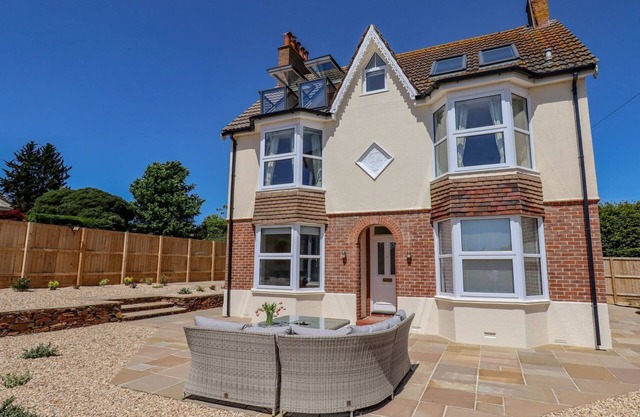 TEMPLE HOUSE, pet friendly, luxury holiday cottage in Sidmouth