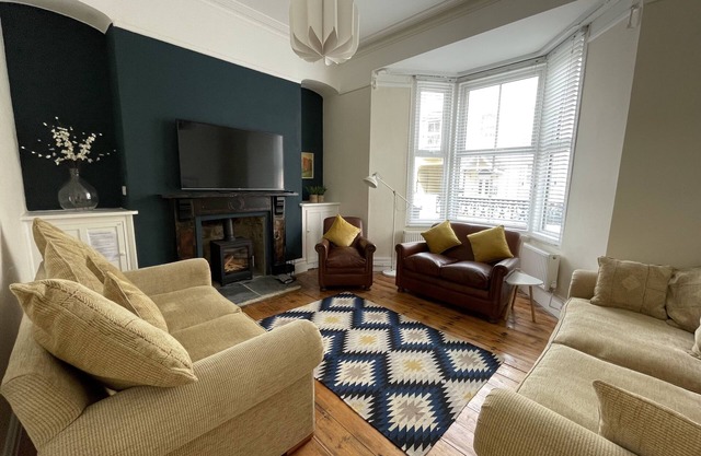 Tenby Villa-New 2023-Sleeps up to 10. Beach & Town 2 min walk
