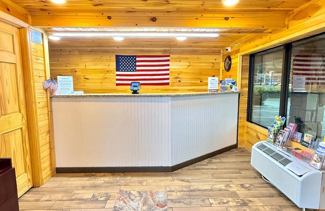 Tennessee Mountain Lodge Riverside by OYO