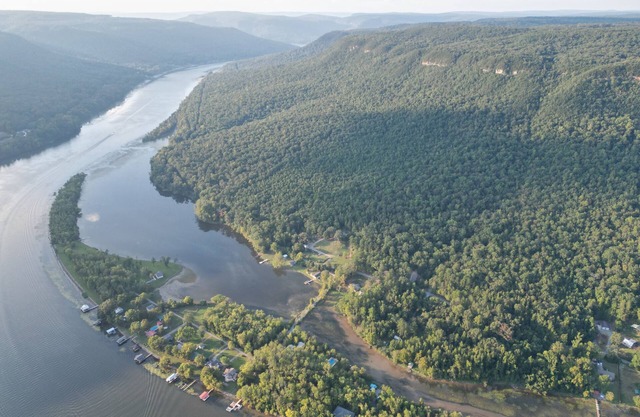 Tennessee River Gorge® #1 Mt. Treehouse "Amish built"