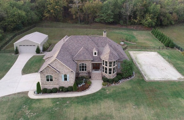 Tennessee's Clubhouse Year Round Pool Estate