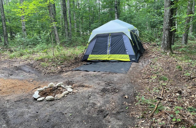 Tent w/Mattresses on Private wooded camp site
