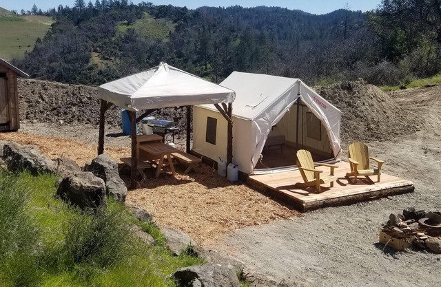 Séjour à la ferme dans une tente de style safari avec vue sur la vallée de Sonoma