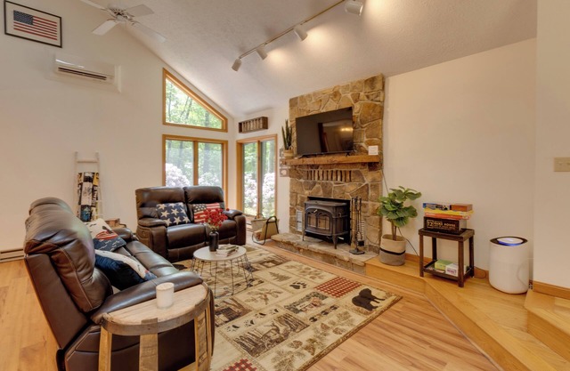 Terra Alta Vacation Rental: Walk to Alpine Lake!