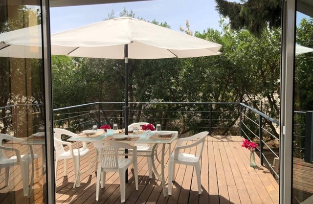 Appartement-terrasse. A 5mn de l'aéroport. Toutes commodités à proximité !