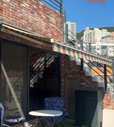 Terrace Rooftop Luggage Storage Spacious Two Rooms Beam Projector 4 Beds Jeonpo Seomyeon Busan Station
