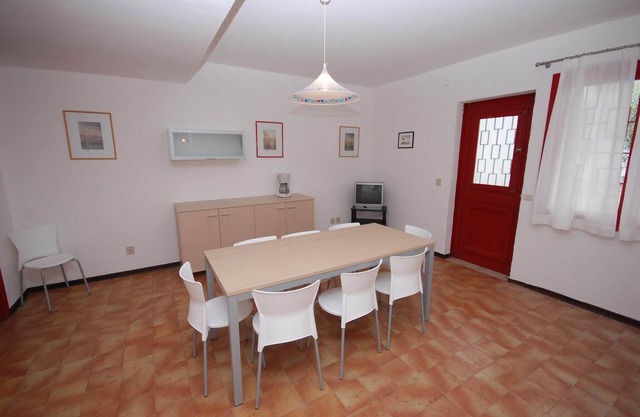 Maison en terrasse avec piscine commune