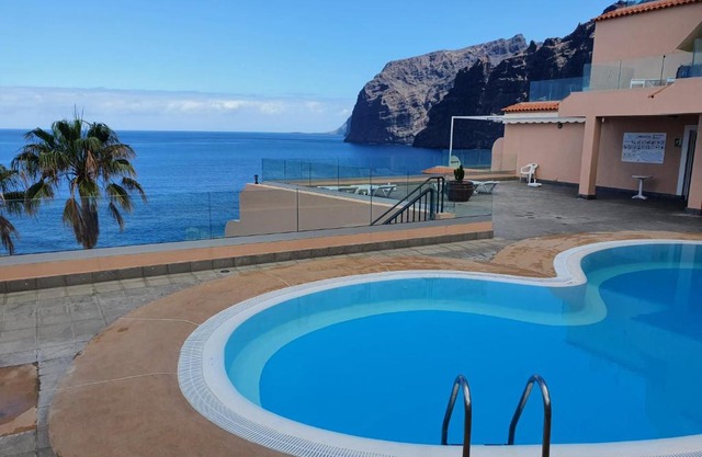 Terraza Sol Los Gigantes Beach by HRTenerife Net