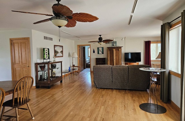 Terrific 2-bedroom house in Marlette both units