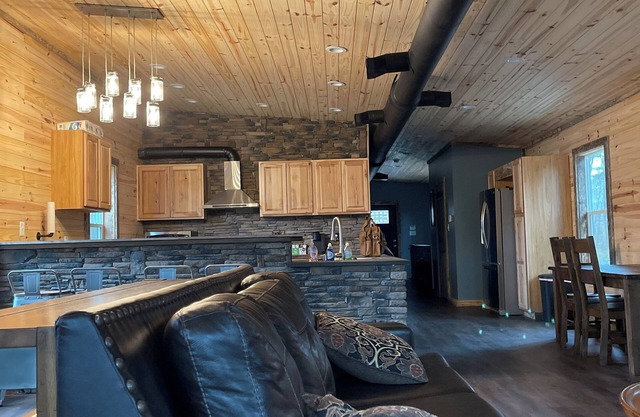 Terrific 4-bedroom house with AC in Fair Play