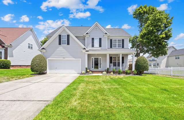 Terrific 5-bedroom house in Charlotte with AC, WiFi, and entertainment for all!