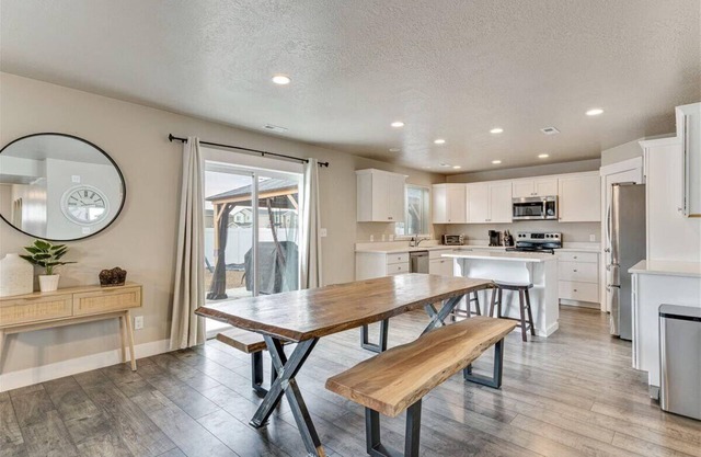 Terrific 5-bedroom house in Springville with Mountain Views!