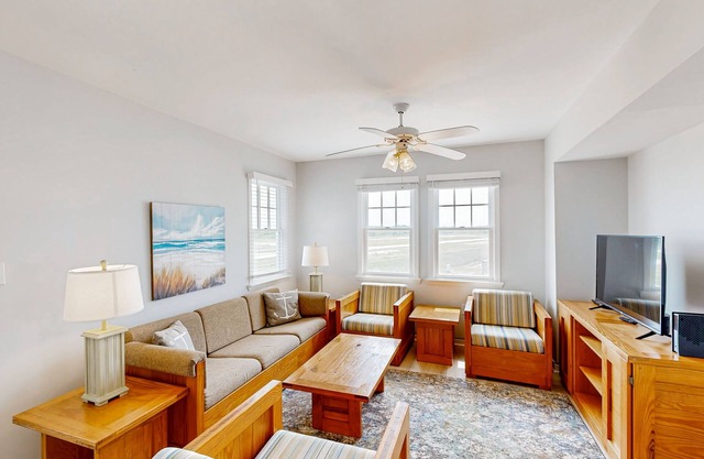 Terrific townhouse w/ pool access, private W/D, central AC, and ocean view