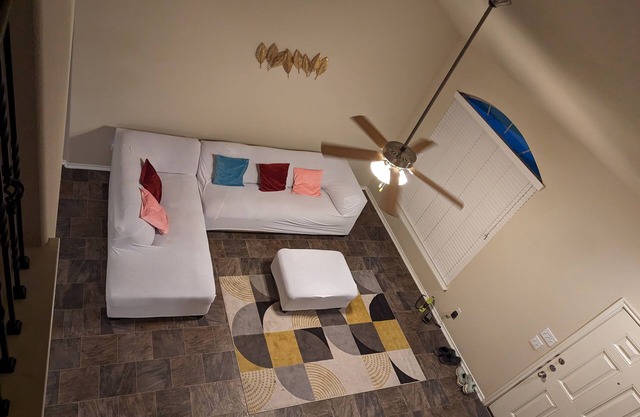 Tesla / Austin Airport Cottage