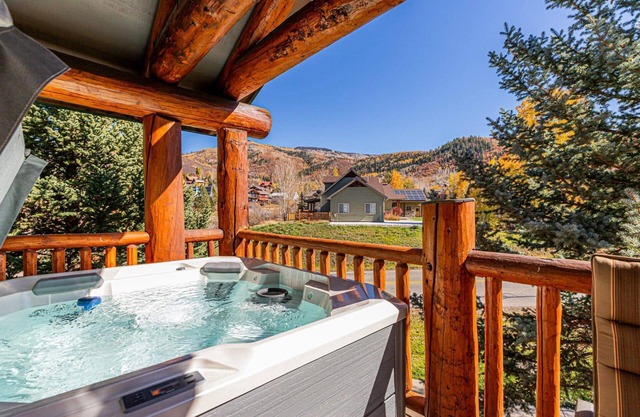 TH w/NEW HotTub+Slope Views-Easy access to Ski/Town -2 King en Suites-Garage-W/D-Grill-Fireplace-Nea