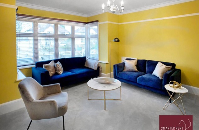 Thames Ditton, 4 Bedroom Detached House