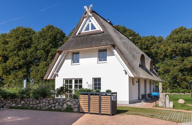 Thatched house XL with 4 bedrooms, fireplace and garden - Dünenrose and Tuttelduuv under thatch with fireplace