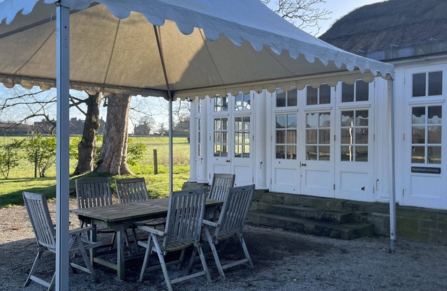 Cottage-Salle de bain et douche-Vue sur la campagne-Thatched Pavilion