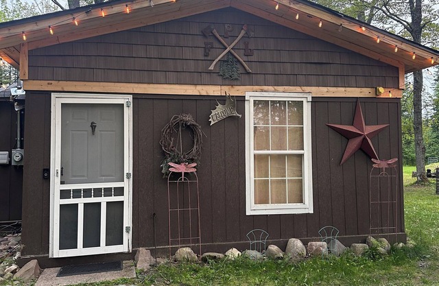 The 4 Pine Lodge Grayling -nwith Lake Access!