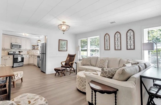 The Acworth peach- sleeps 12