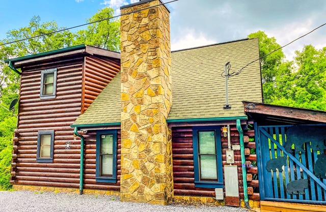 The Adaha Cabin rustic&cozy at Douglas Lake