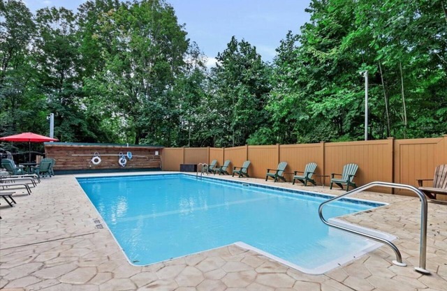 The Adirondacker- Spacious 4-bedroom house in charming Lake George with AC, WiFi