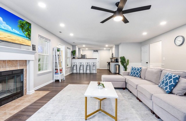 ⥼The Aire⥽ Bright 3200 SQ FEET 4 Bed 3 Bath Home