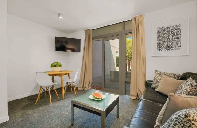 The Alps | 1BR | 14 min walk to CBD | Netflix