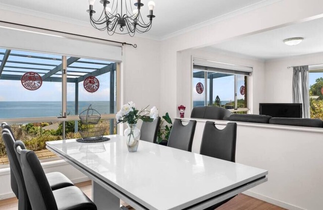 The amazing Sea View Holiday Home - Hallett Cove