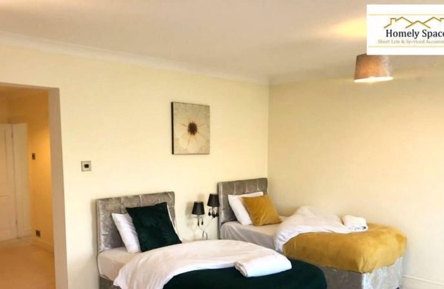 The Ampthill-Bedford XL 3BR Hse w/SUPERKING Beds
