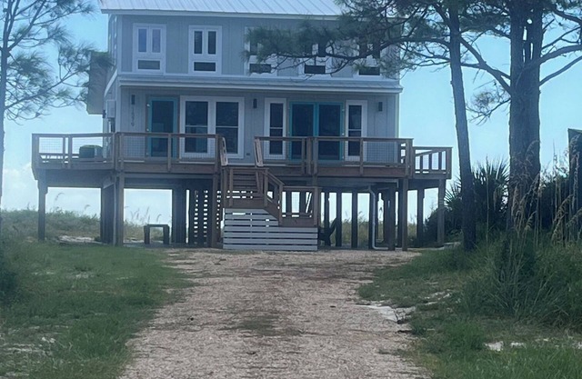 The Anchor. Gulf to Bay 3bed/3.5bath plus loft. Sleeps 6-8 NEW FOR FALL 2026