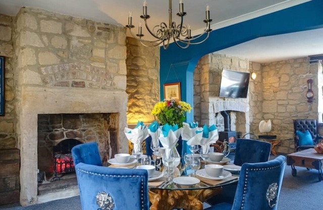 The Anchorage - sea views and beach on doorstep
