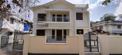 The Angamaly Anchor Spacious Holiday Home Near Cochin Airport