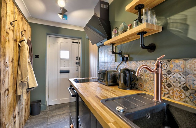 Studio-Salle de bain et douche-Signature-Vue sur Jardin-The Annex By The sea