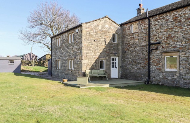 THE ANNEXE, pet friendly, with a garden in Skipton
