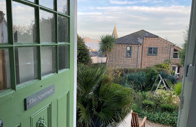 THE APARTMENT AT QUEEN ANNE'S LODGE, pet friendly in Lyme Regis