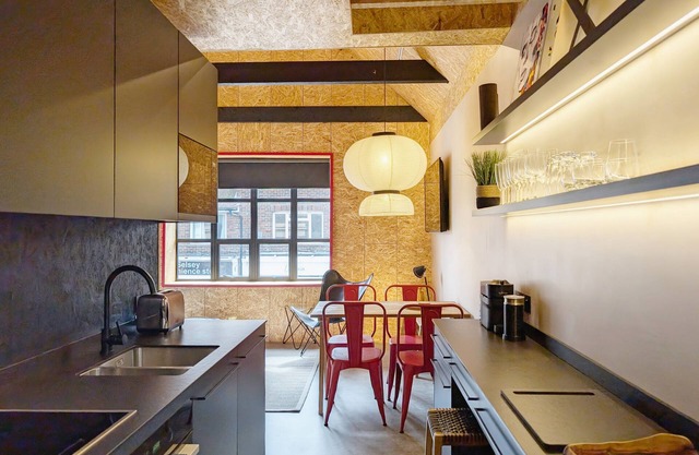 The Apartment - sleeps 4 guests in 2 bedrooms
