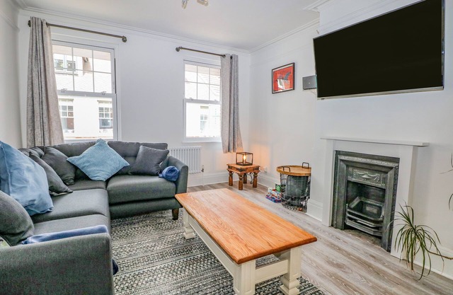 THE APOTHECARY, family friendly in Brockenhurst