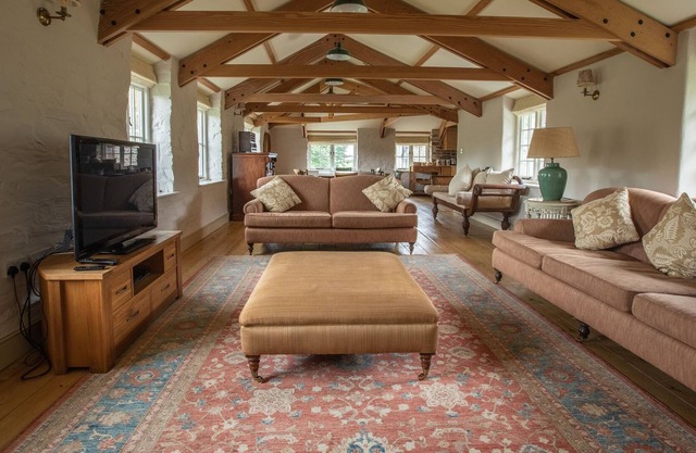 The Apple Store is a 6 bedroom annex across a courtyard from the main house with separate open livin