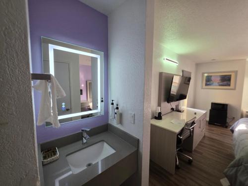 The Aqua Pacific Hotel