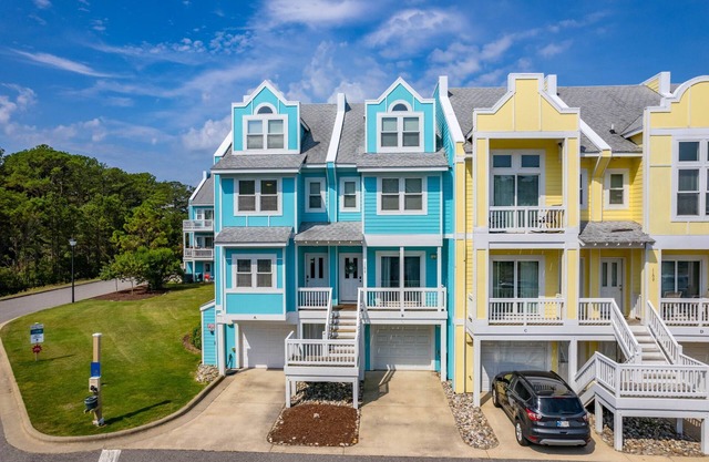 The Aquamarine-Family-friendly home w/community pool near beach and restaurants!