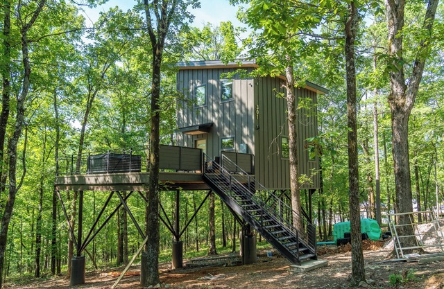 The Arrow Treehouse - Sleeps 6