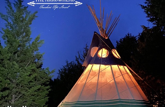 The Arrowhead Tipi Resort - Many Moons - Nomadic Tipis on Lake Tawakoni