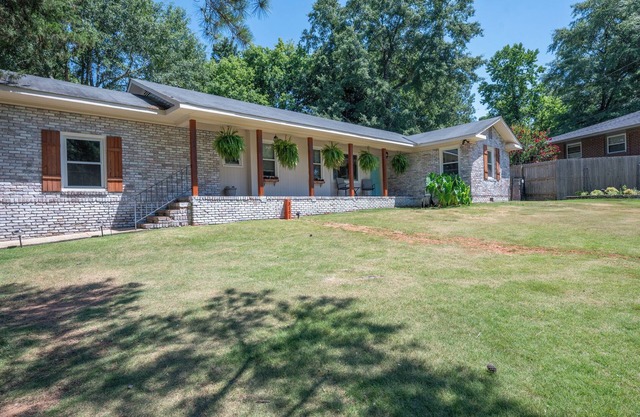 The Art House: Stylish Retreat in North Columbus