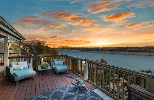 The Ascent - Lakefront Private Doc Sleeps 10