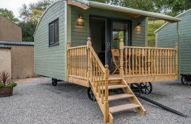 The Ash Shepod - Smardale Mill - Fabulous glamping pod/shepherds hut, sleeps 4 guests in 1 room