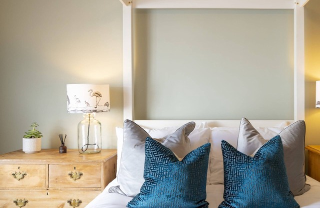 The Aston - Superbly Equipped 4 Bedroom Townhouse
