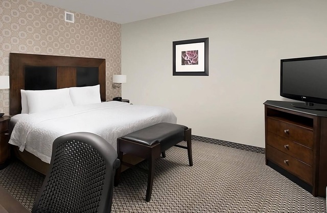 The Athens Hideaway! Indoor Pool, Free Breakfast, Free Parking!